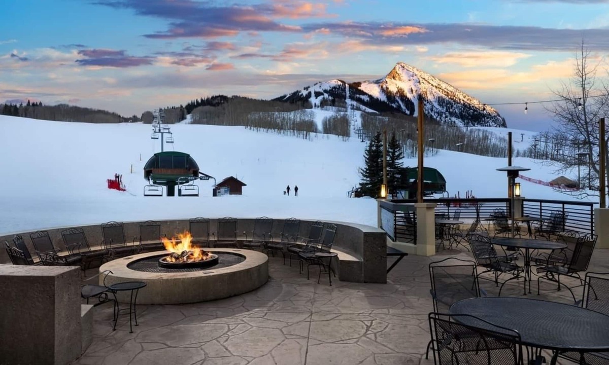 Mount Crested Butte Hotel | Elevation’s Finest: Valley View King | Serene Pool Access | Couple Stay