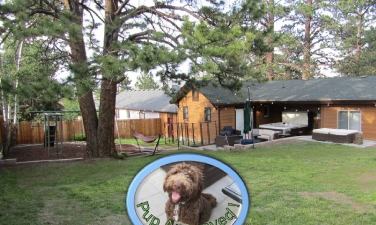 Estes Park House | "Elk Spring"- Dog-friendly w/HOT TUB and fenced backyard oasis!