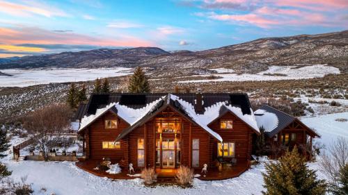 Glenwood Springs House | Elkstone Lodge by AvantStay