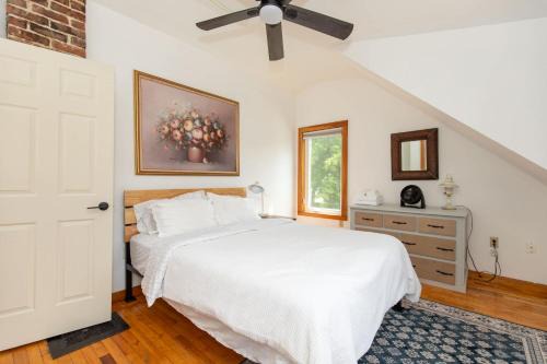 St. Albans Historic District House | Entire 1 Bdrm house 5 mins from NWMC and DwnTwn
