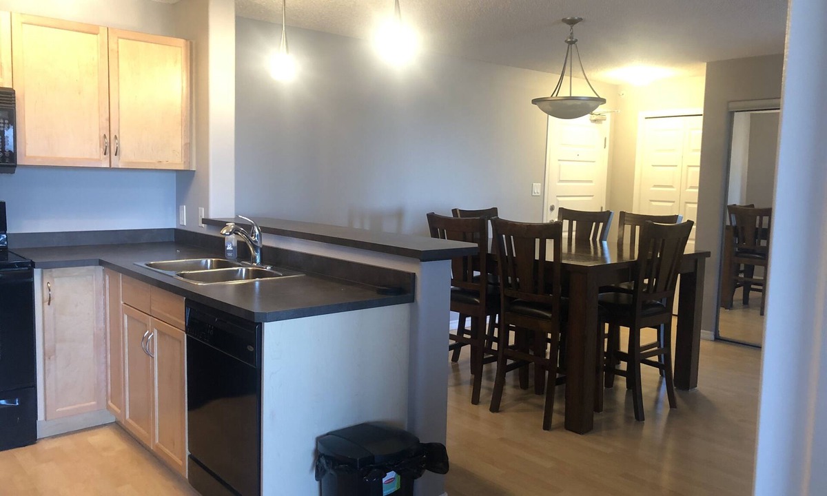Southwest Edmonton Apartment | ★ ENTIRE COZY CONDOMINIUM ★