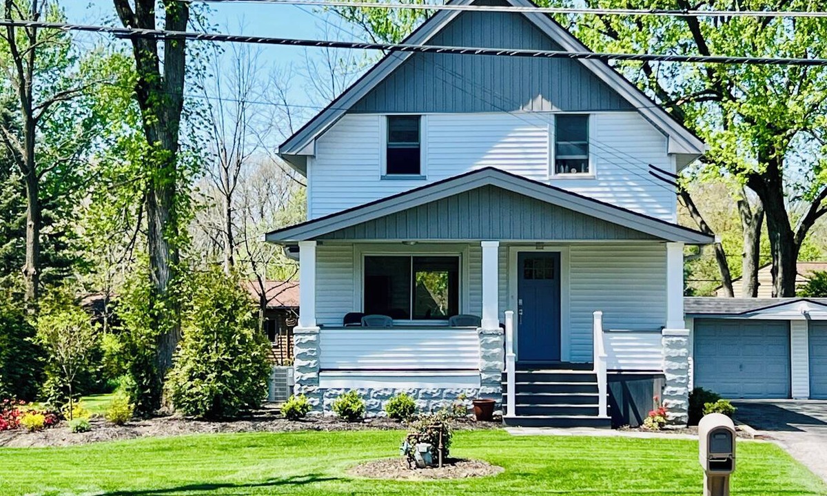 Broadview Heights House | Entire home in the “Highest of the Heights!”