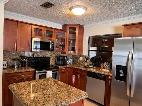 Survey Creek House | Entire Single Family home 3 bed 2 bath in water front big cozy back yard view