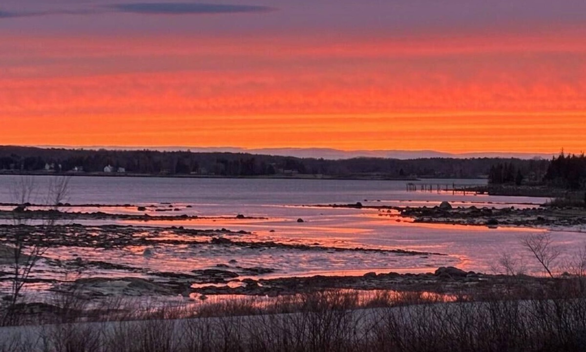 Tenants Harbor Cottage | Escape to Bella Vista, a 3-bed, 2-bath cottage retreat in Tenant’s Harbor, ME!