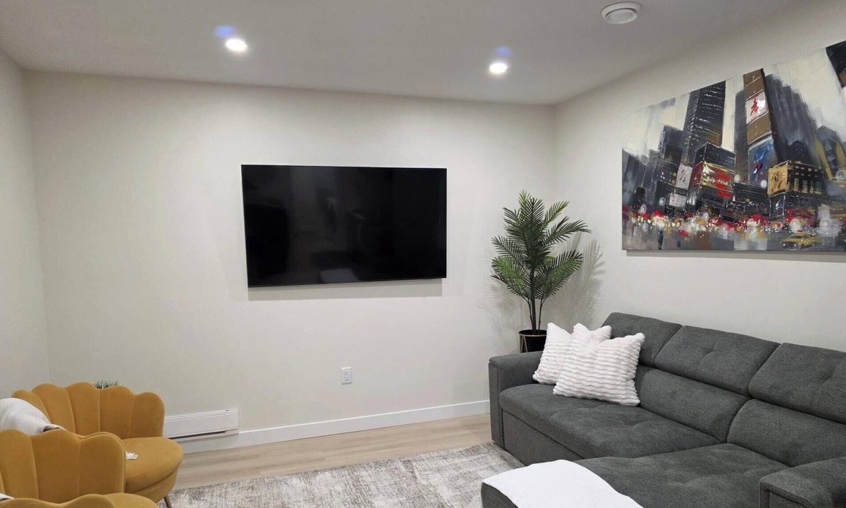 Regina House | Executive luxury suite. Unit B