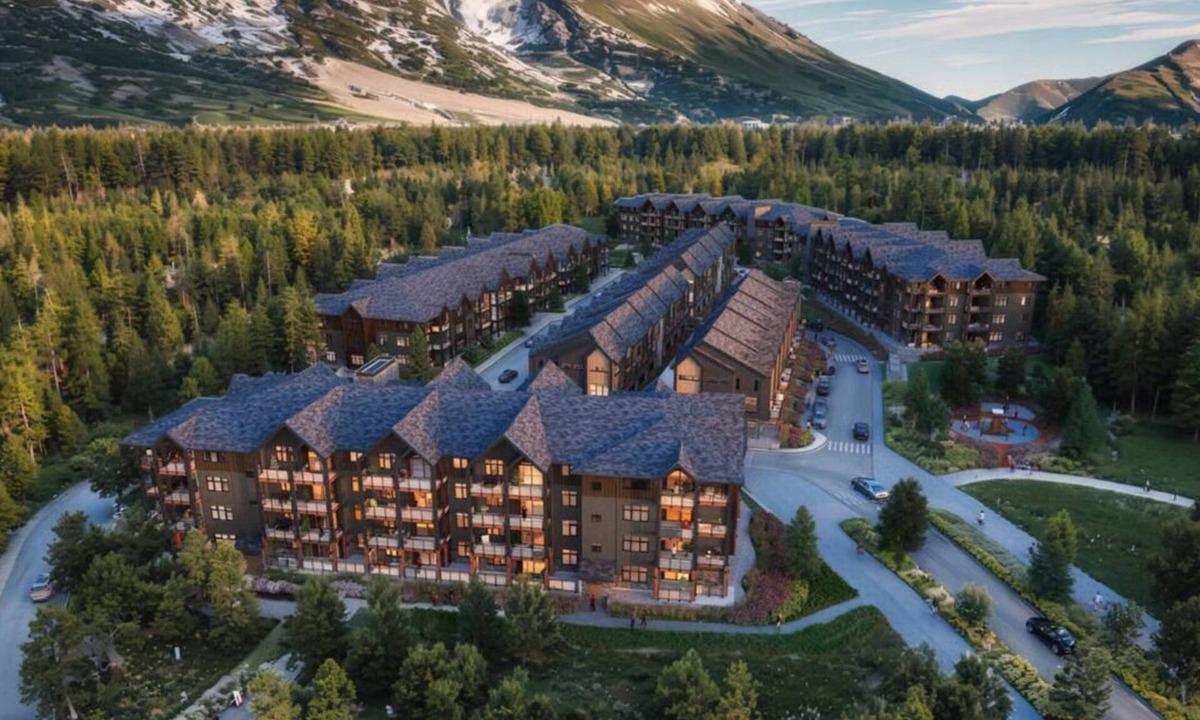Three Sisters Mountain Village Condo | Executive Residence | Hot Tub + Parking | 30+ Days | Ideal for Corporate Stays