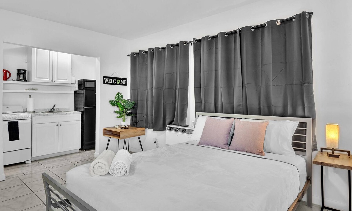Downtown Hollywood Apartment | Executive Studio Suite @ Hollywood Beach Blvd