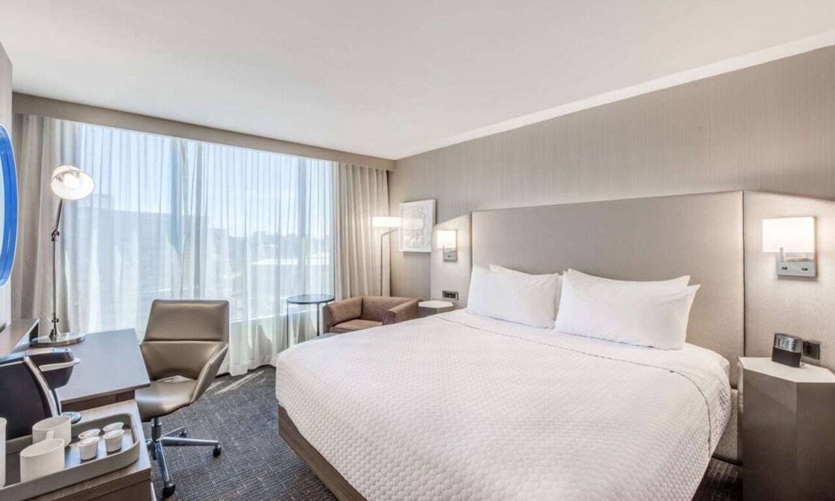 Downtown Denver Hotel | Experience Denver's Best! Pet-friendly Property!