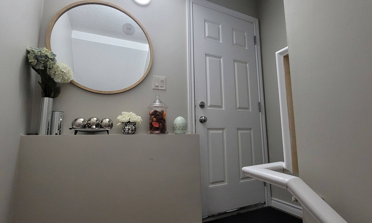 Southwest Edmonton House | Exquisite 2 Bedroom Suite, 12min from the Airport