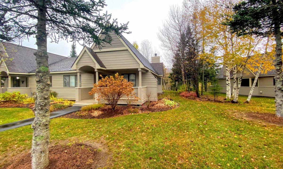 Carroll House | F28 Fairway Village home on the Mt. Washington golf course! Walk to Mt Washington Hotel