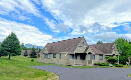 Carroll Villa | F4 Warm Fairway Village Townhome mountain views and large lawn So much to do