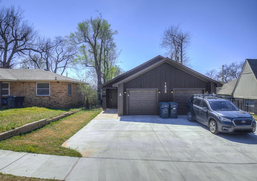 Almont Apartment | Fabulous 3-bedroom house with AC in Oklahoma City