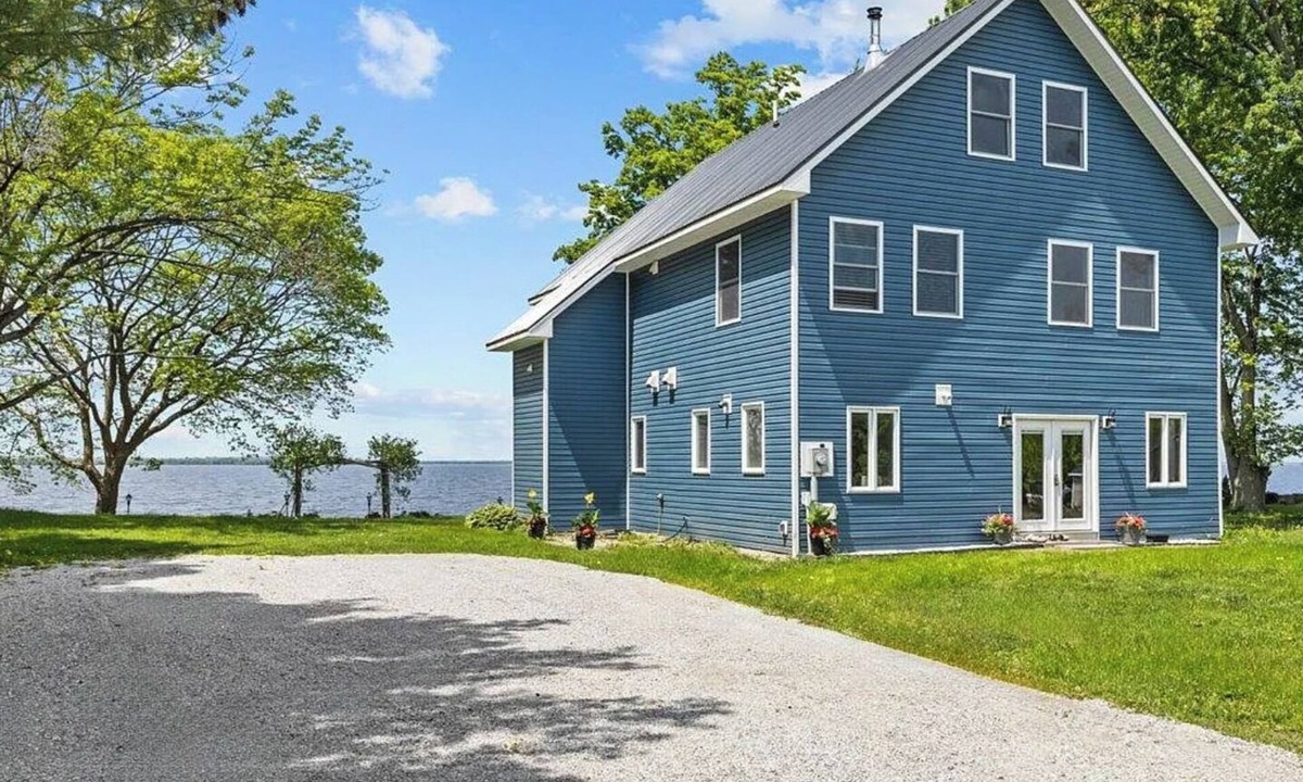Franklin County House | Fabulous 5-bedroom House on Lake Champlain- Sunsets Included!