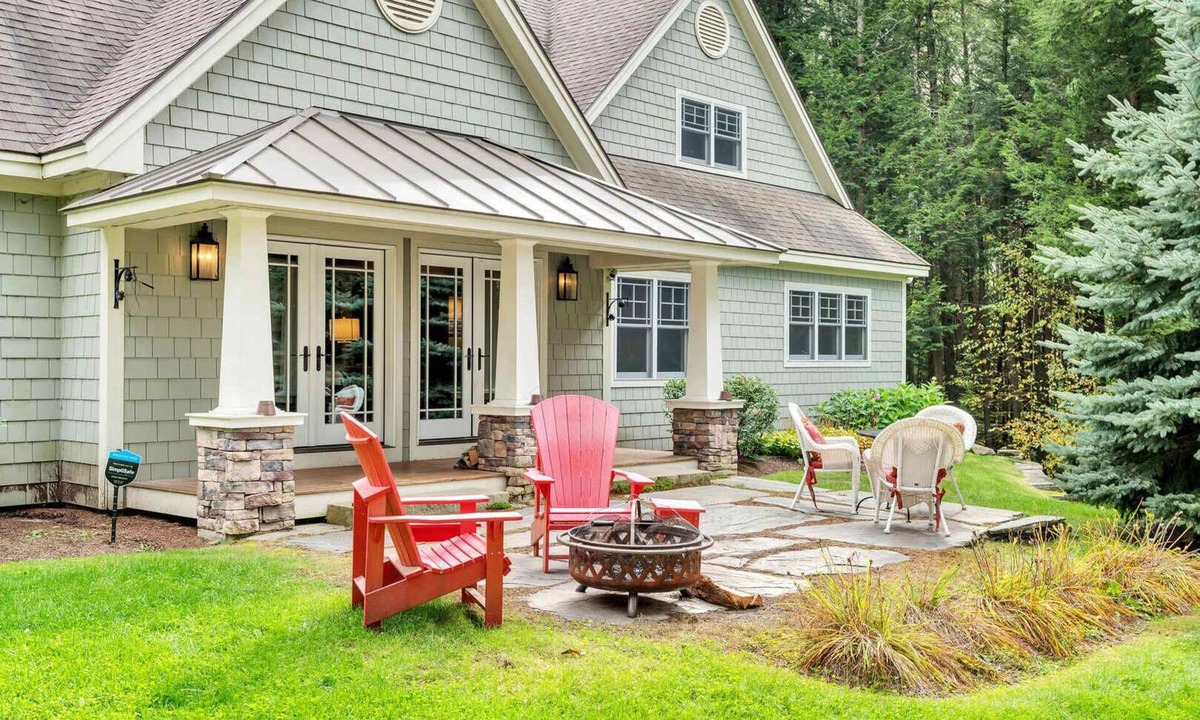 Quechee House | Fairbanks Haven House with Hot Tub & Infrared Sauna