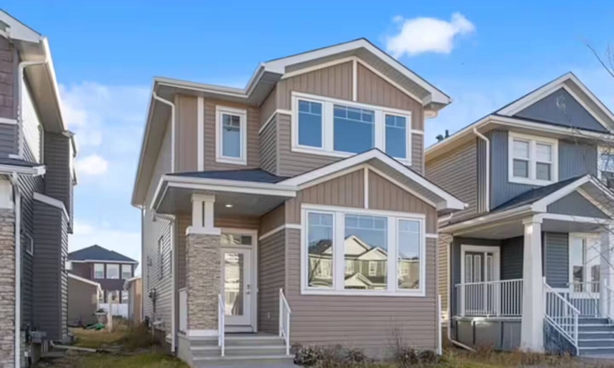 Calgary House | Family-Friendly 3-Bed | Super Close to Airport!