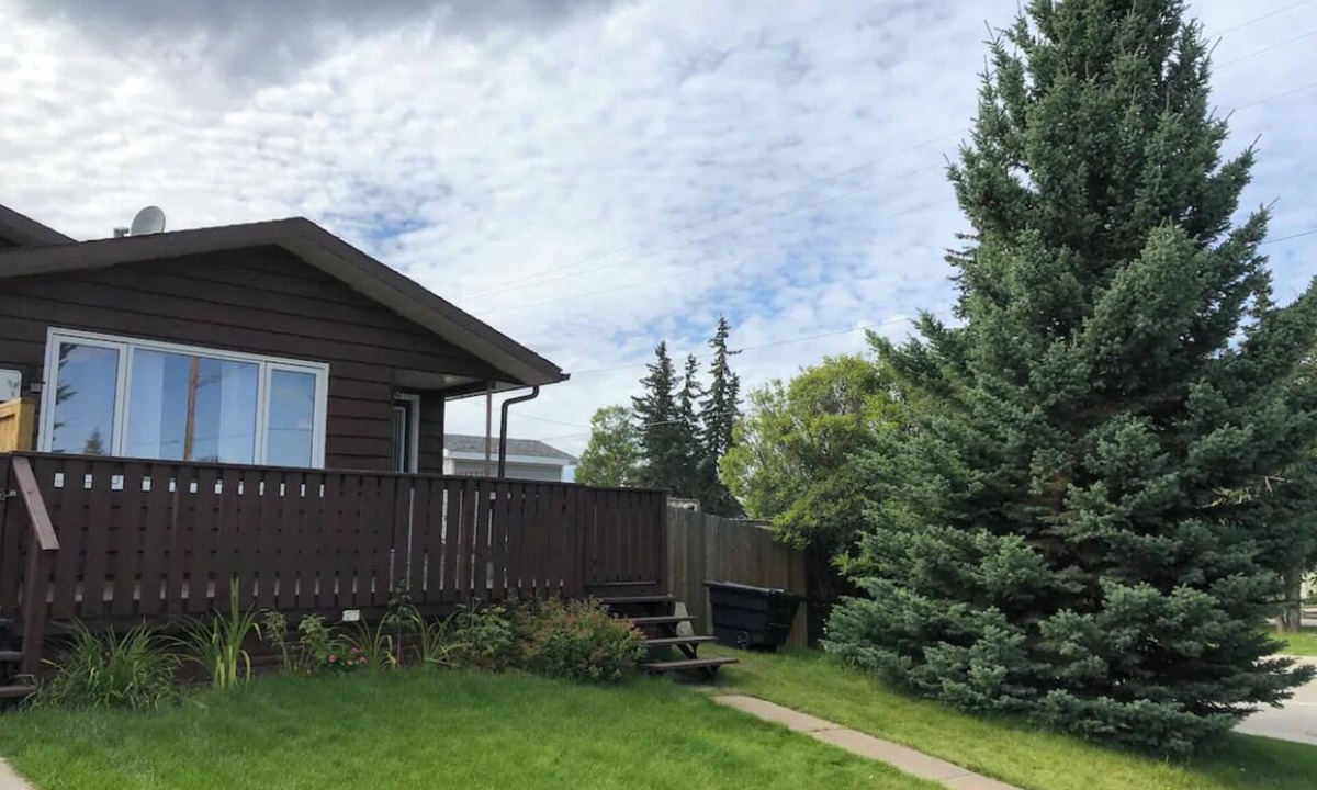 Hinton Apartment | Family Friendly 3BR Hinton Retreat : Gateway to Jasper National Park