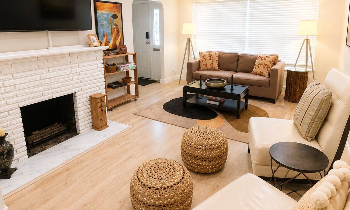 Burnaby House | Family Friendly Cozy Corner