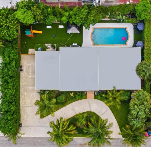 West Palm Beach House | Family retreat wheated pool game room