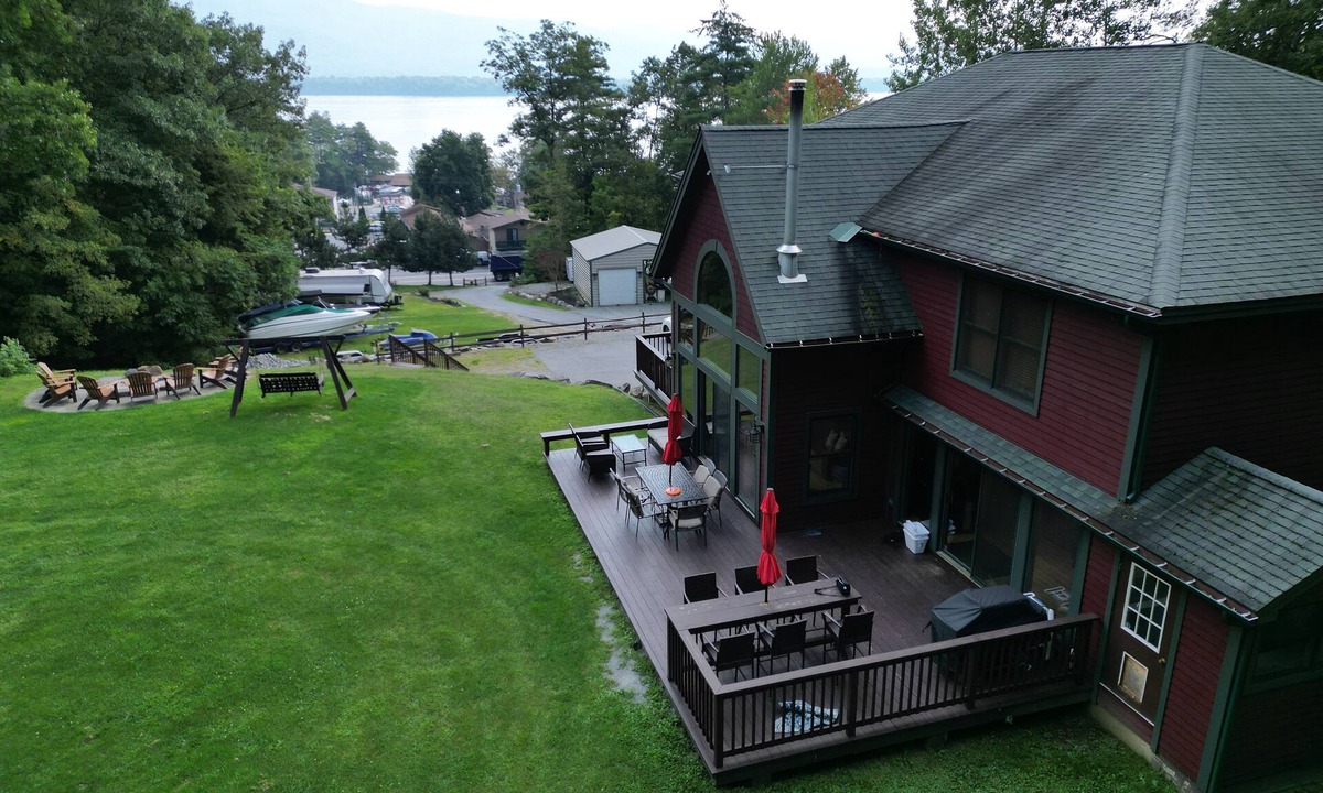Diamond Point House | FAMILY VACATION-Large & SpaciousHome,LakeViews, Beach,Dock,2 Pools,Playgrounds