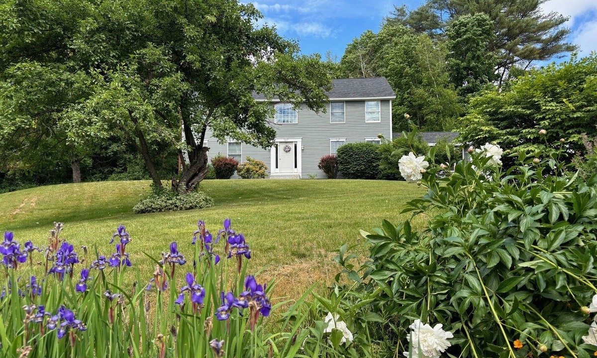 Meredith House | Family Waves with beach on Lake Winnipesaukee!