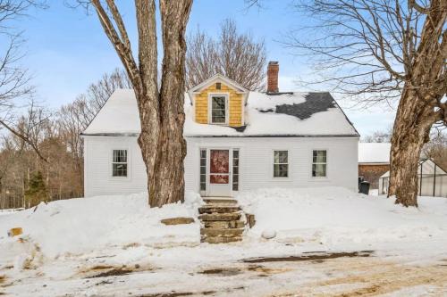 Gilmanton House | Farm Adventure Animals & Fire pit, Lakes Region