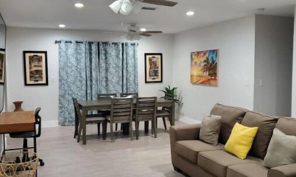 Miami Gardens House | Fern Gully Inn - East