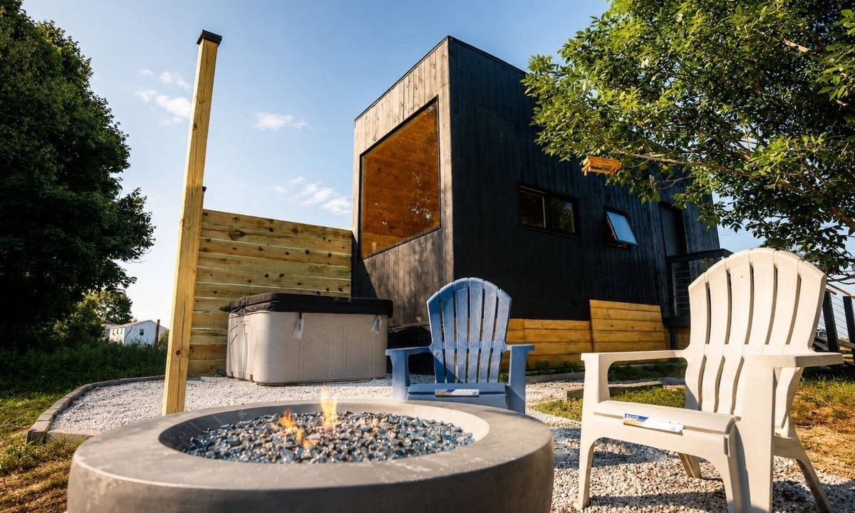 Bangor House | Field of Dreams Tiny Home w/Jacuzzi & Personal Theater