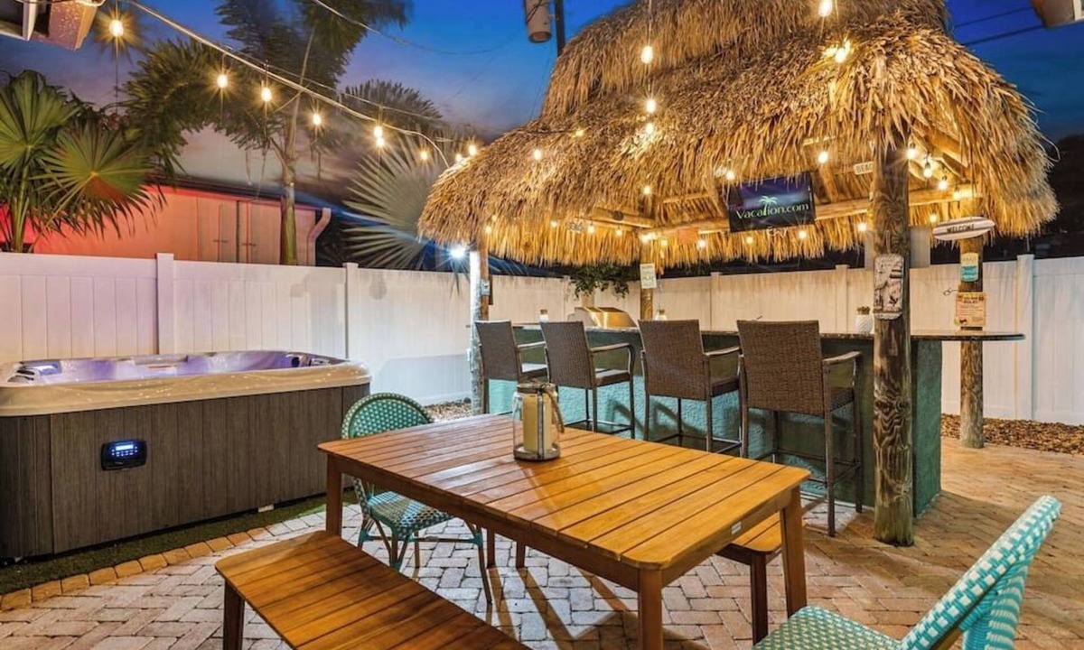 Santa Barbara Estates House | FIFA Beach House Hot Tub & Tiki Bar, Walk to Beach