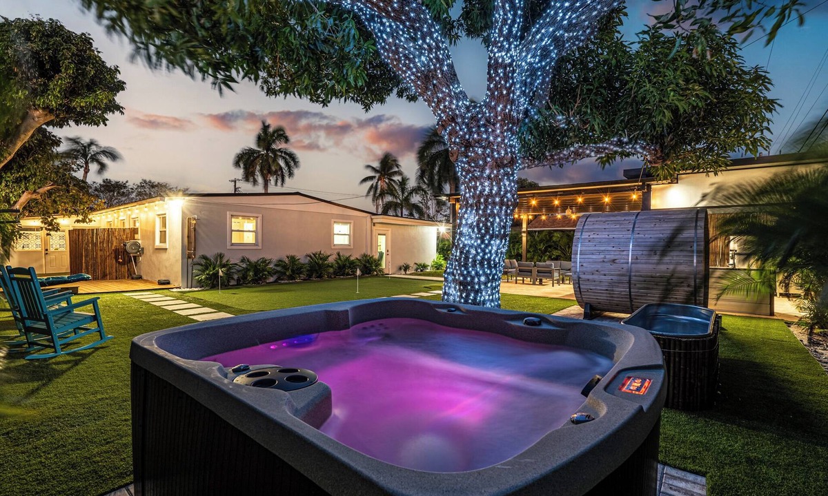 Palm Springs House | FIFA! BioHack! Cold Plunge, Sauna, Pool, Golf, Spa