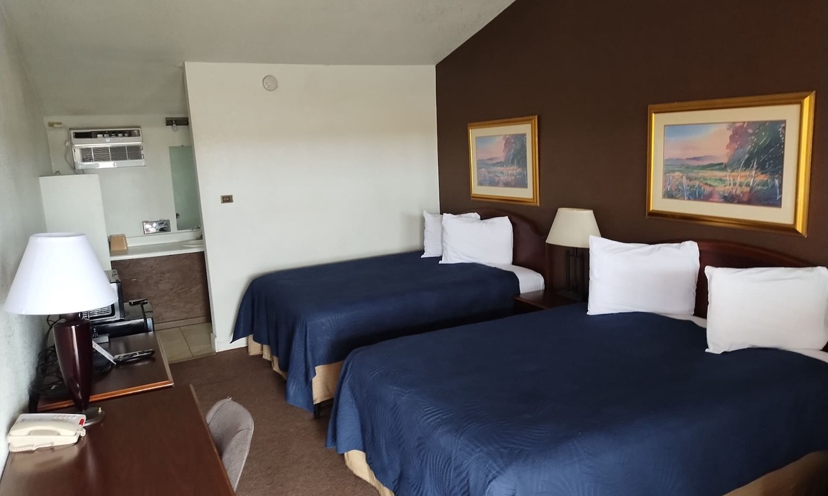 Douglas Hotel | First Interstate Inn