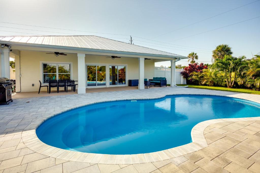 Jensen Beach House | Florida Gem: Saltwater Pool By Beaches & Kayaking!