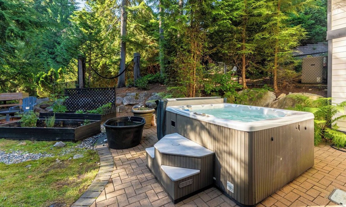 Metro Vancouver Regional District House | Forest Getaway 2 Bedroom Suite with Hot & Cold Tub