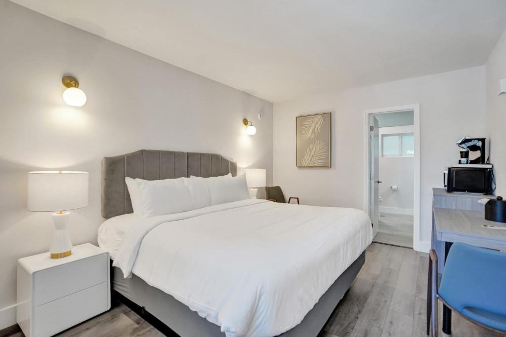 Galt Mile Hotel | Fort Lauderdale King Suite At Botanica