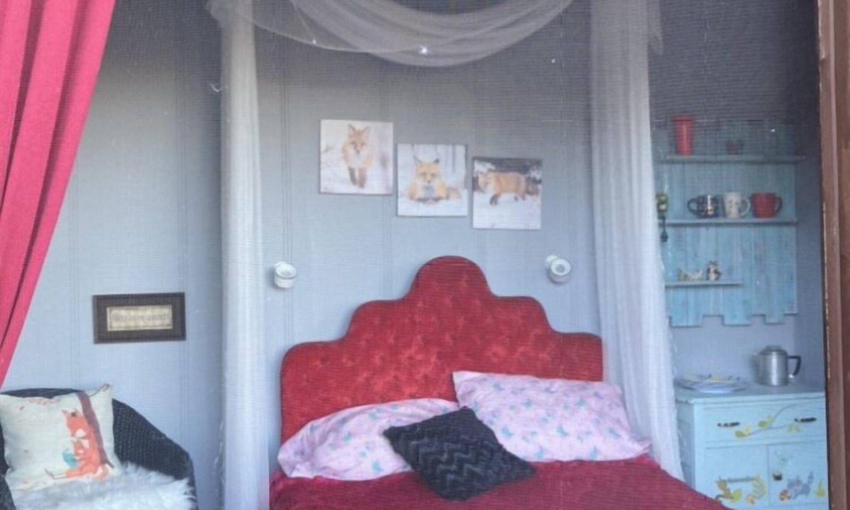Griesbach Ski Chalet | Foxy Den Chalet Cabin - 1 room Nestled in the valley Pet friendly! Off grid camp