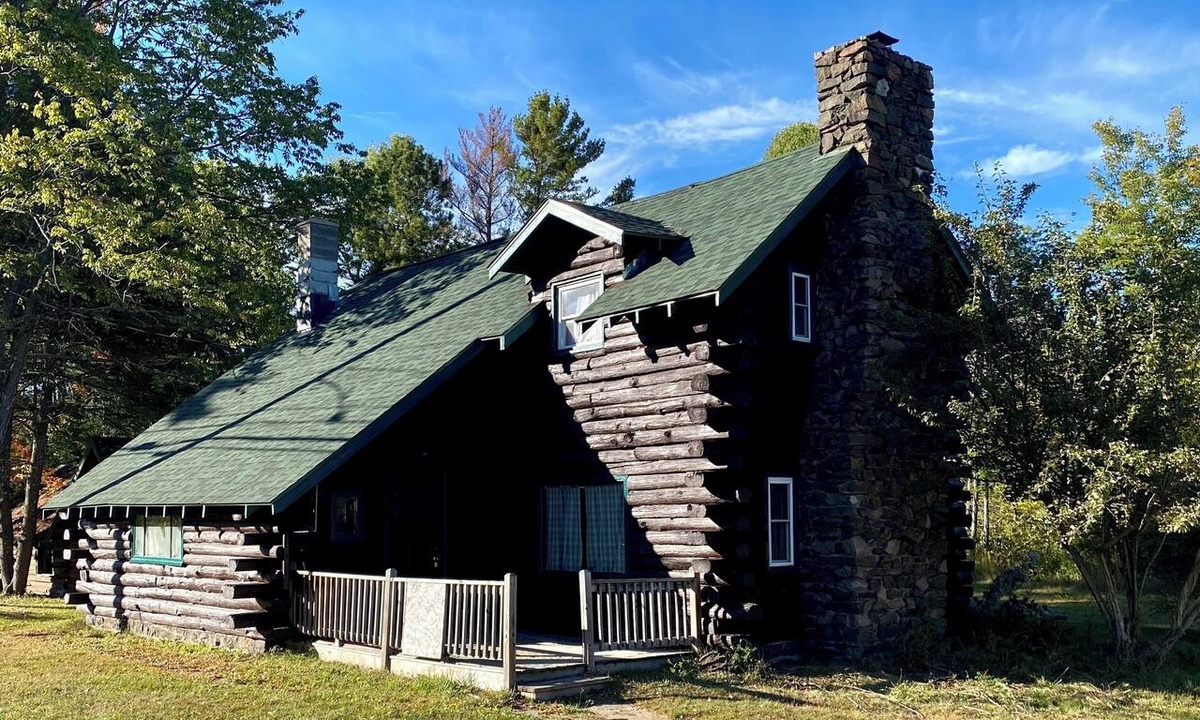Tupper Lake Cabin | Fully Restored 3-bedroom log cabin in Tupper Lake perfect for relaxing stays.