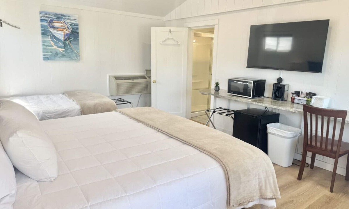 Hulls Cove Hotel | Gallagher`s Travels Room Four (King and Twin)