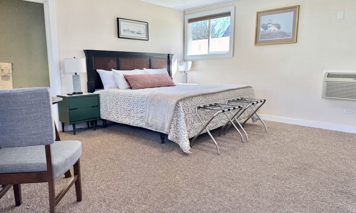 Hulls Cove Hotel | Gallagher`s Travels Room Eleven (King)