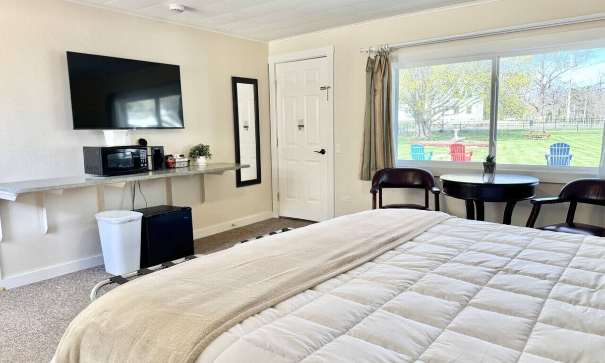 Hulls Cove Hotel | Gallagher`s Travels Room 12 (King)