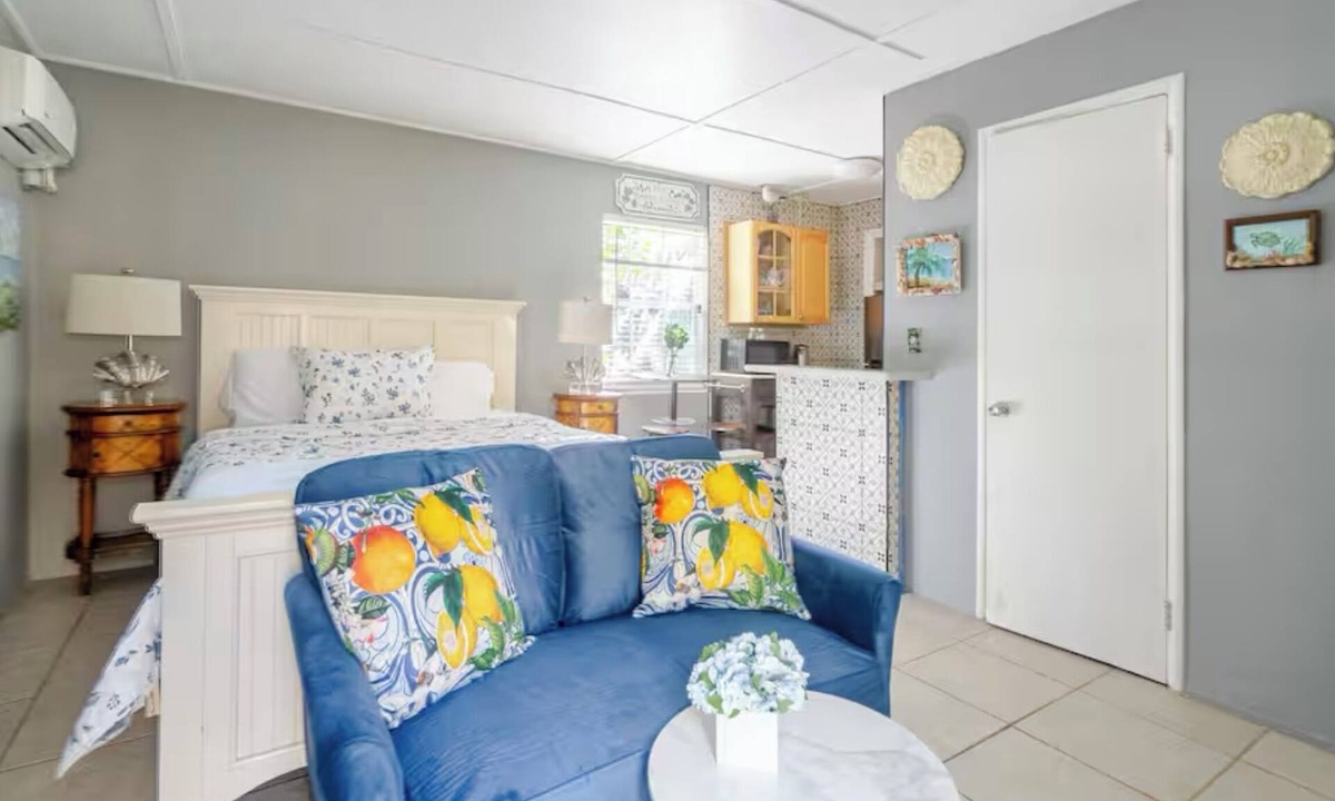 West Palm Beach House | Garden cottage in a heart of West Palm Beach