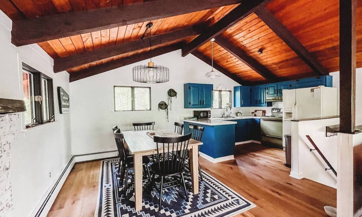 Bartlett Ski Chalet | Gas fireplace + stargazing deck 4 mins from skiing