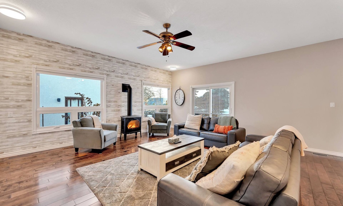 Sherwood Park House | Georgia - 3 BR Bungalow w/Deck, BBQ & Near Mall