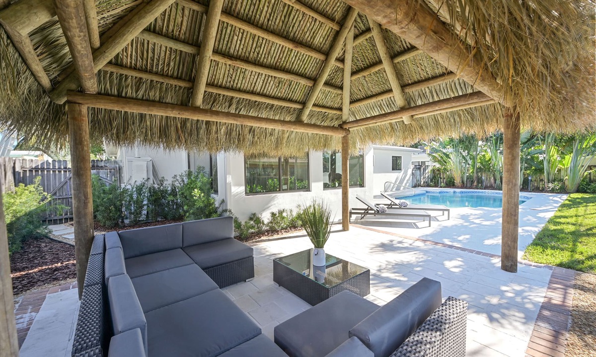 Pompano Beach House | Gorgeous 3B/2B Private Heated Pool mins from the beach