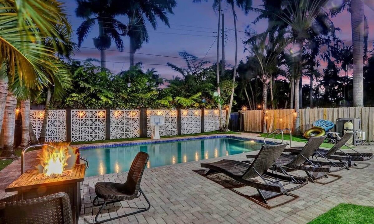 Hollywood Lakes House | Gorgeous & Central Heated Pool/Close to Beach