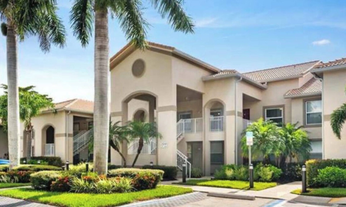 Estero Condo | Gorgeous Lake View Condo 2 Bed, 2 Bath in Beautiful Estero, FL – Fully Furnished