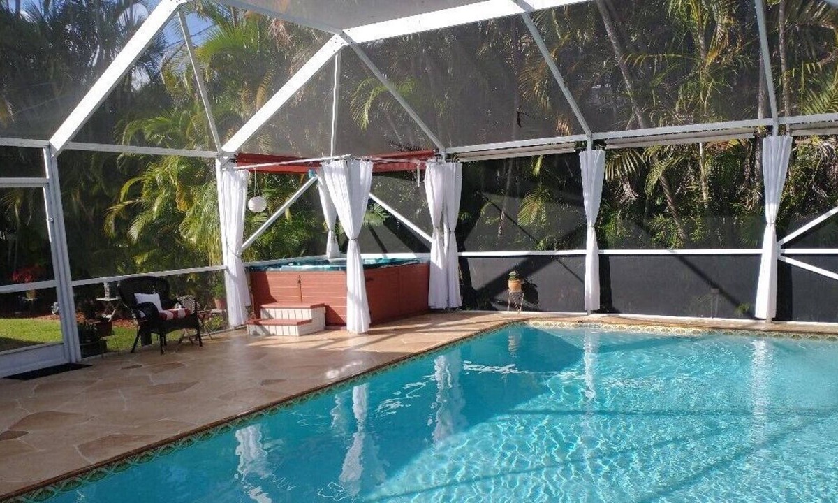 Boynton Beach House | 😎 Gorgeous & PRIVATE Tropical🌴Home with HEATED Pool & DELUXE Hot Tub 🏊‍♀️ !!!