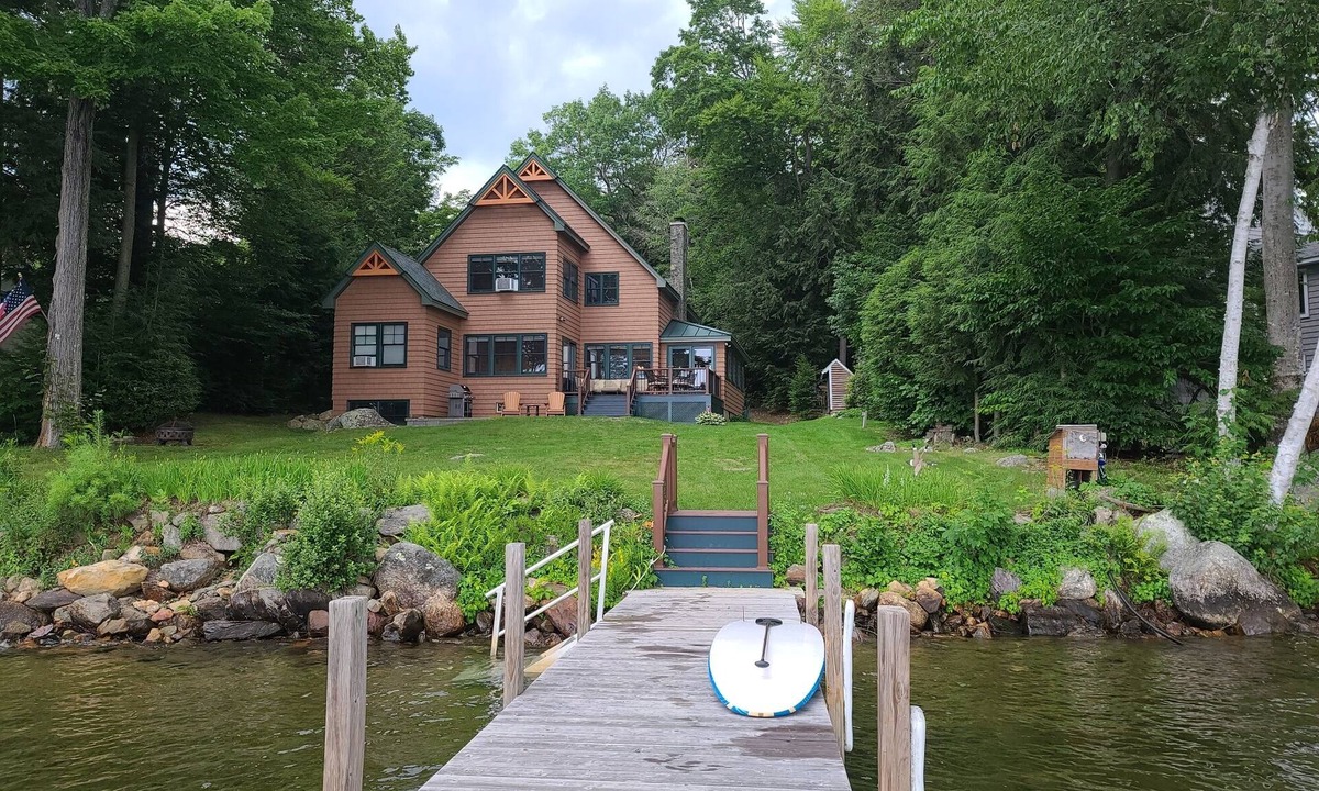 Laconia House | Gorgeous Waterfront with Dock & Mountain Views on Winnisquam - Sleeps 10