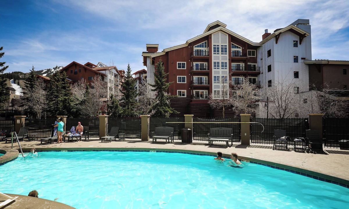 Crested Butte Hotel | Grand Lodge Hotel | 1 Bedroom | Walk to the Lifts | Outdoor Pool & Hot Tub