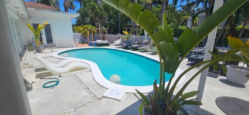 Hollywood Lakes Villa | Grand Pool 4 BEDS 4 BATHS Villa Close to Beach!