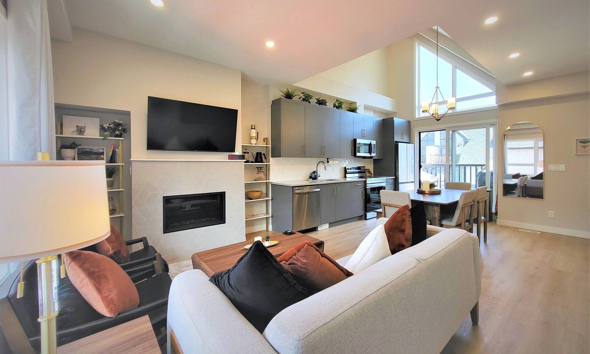Canmore House | Grizzly Meadows - 3BR Townhome - Mountain View's ⛷AC ⛷Pool/Hot Tub ⛷Parking