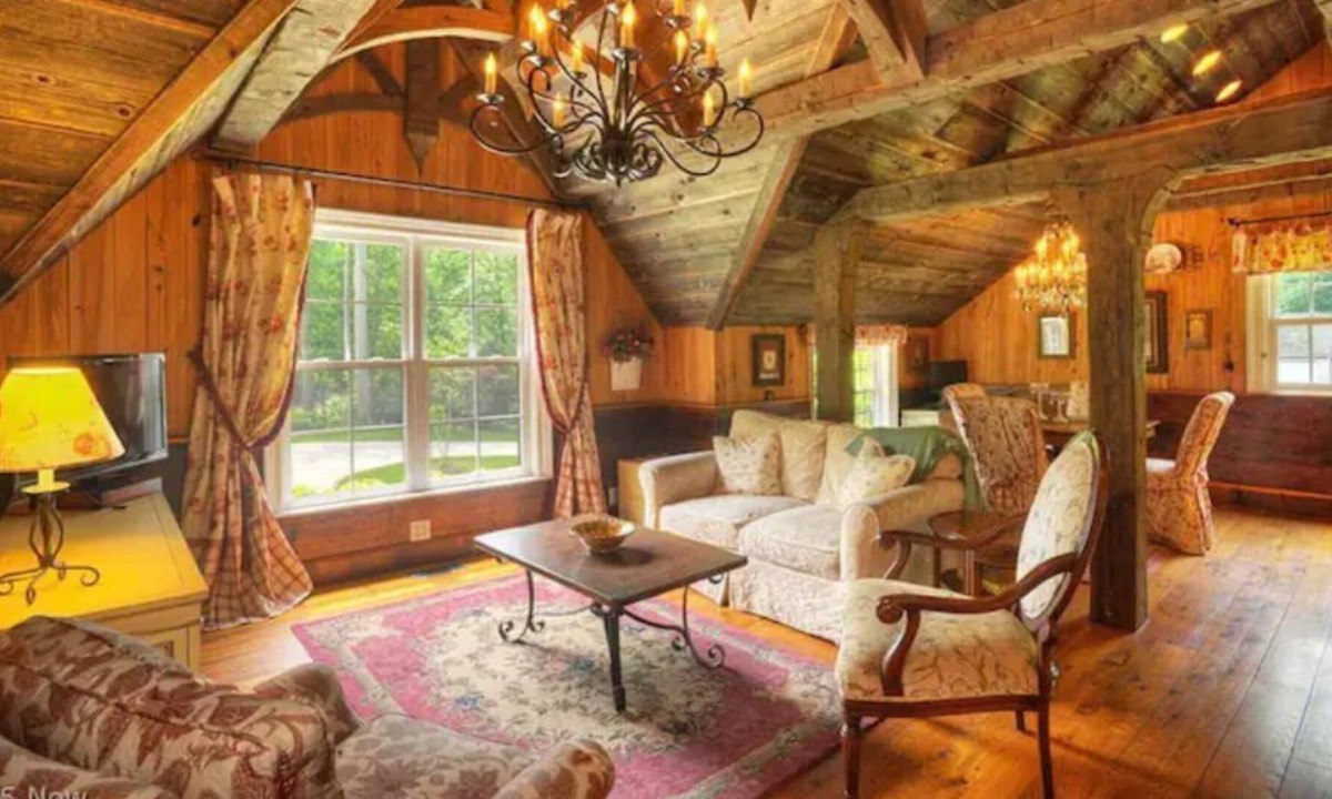 Olmsted Falls House | Guest house on a Riverfront Estate